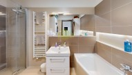 pronajem-nadstandardniho-bytu-3kk-70m2-lodzie-12m2-v-novostavbe-edmunda-husserla-olomouc-bathroom.jpg