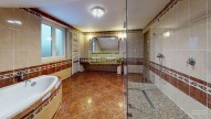 velkorysy-domov-pro-rodinne-bydleni-s-dostupnosti-sluzeb-a-zaroven-prirodou-bathroom-defurnished-1-1.jpg